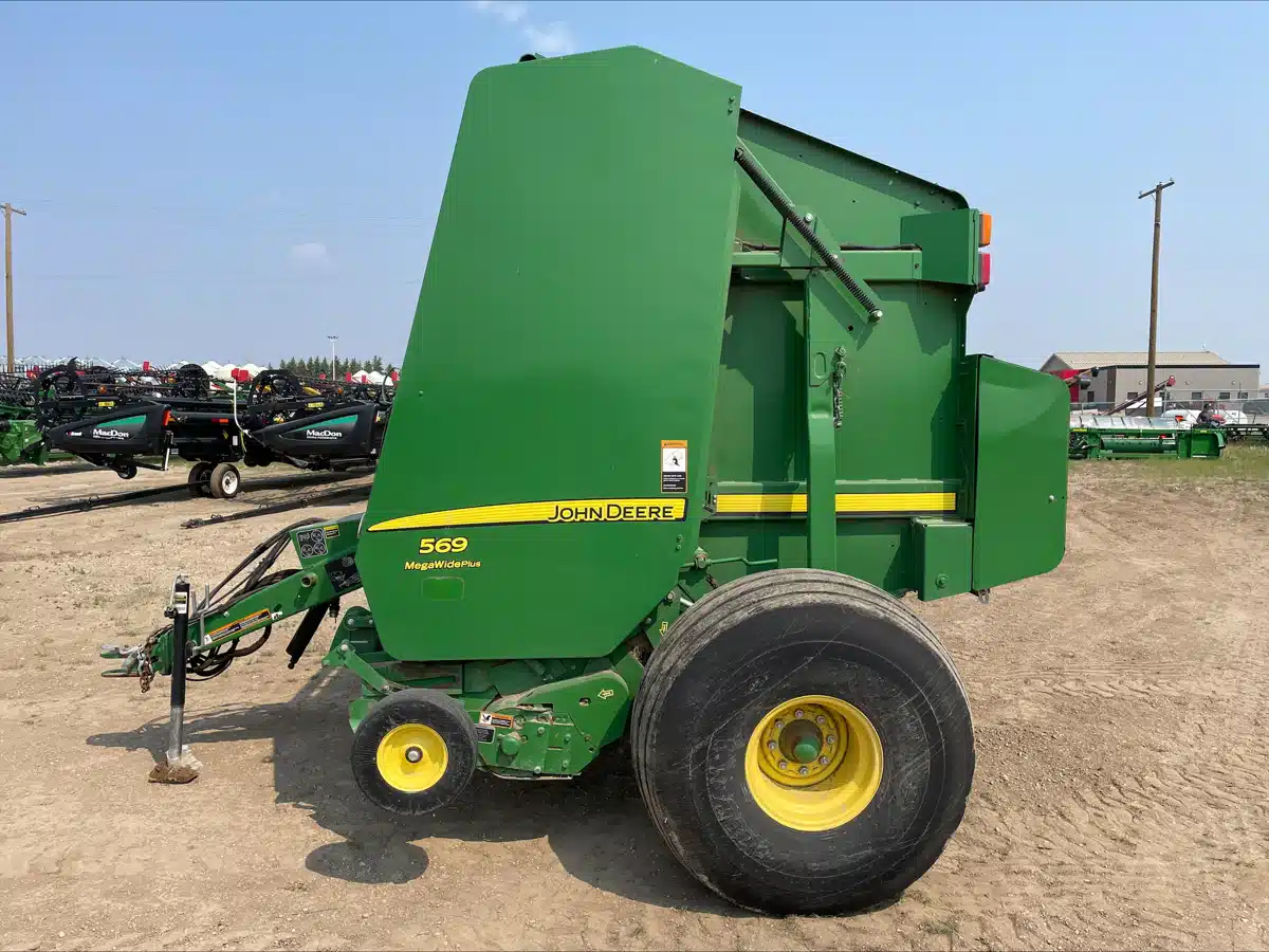Gallery image 2 for Used 2017 John Deere 569 Round Baler