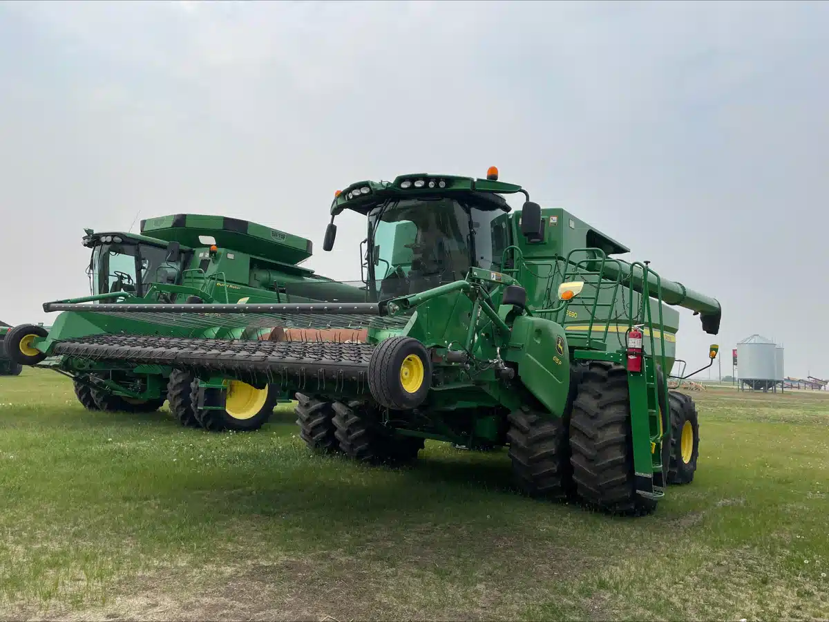 Gallery image 1 for Used 2013 John Deere S690 Combine