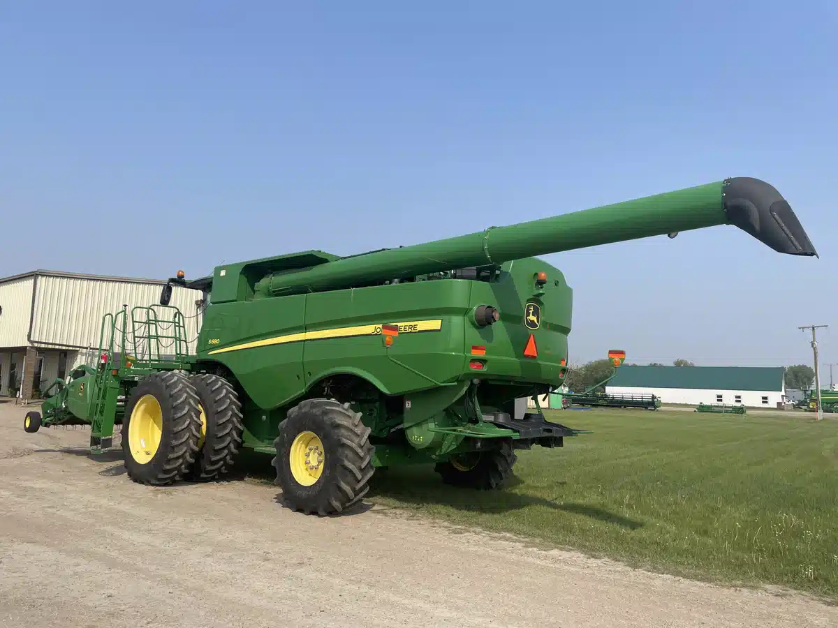 Gallery image 2 for Used 2012 John Deere S680 Combine