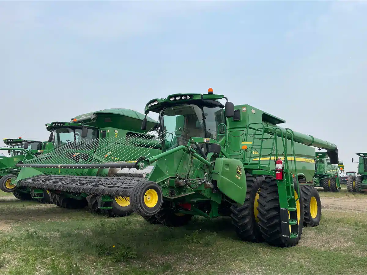 Gallery image 1 for Used 2015 John Deere S670 Combine