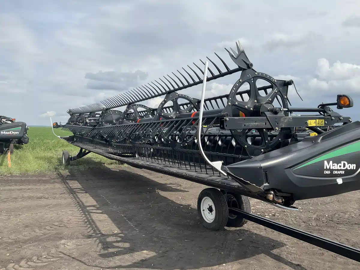 Gallery image 1 for Used 2015 MacDon D65 Header - Draper