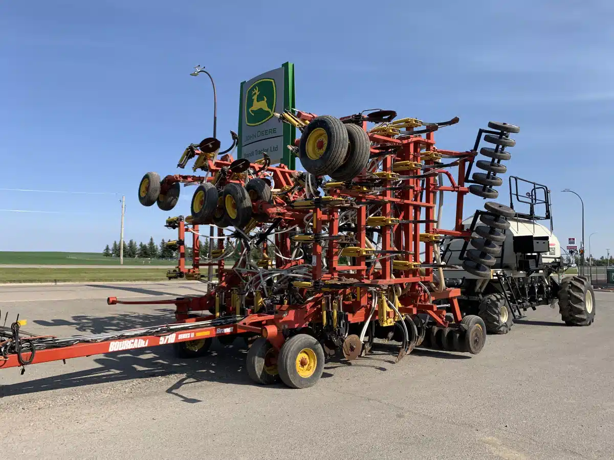 Gallery image 1 for 2004 Bourgault 5710-47 Series II Air Drill