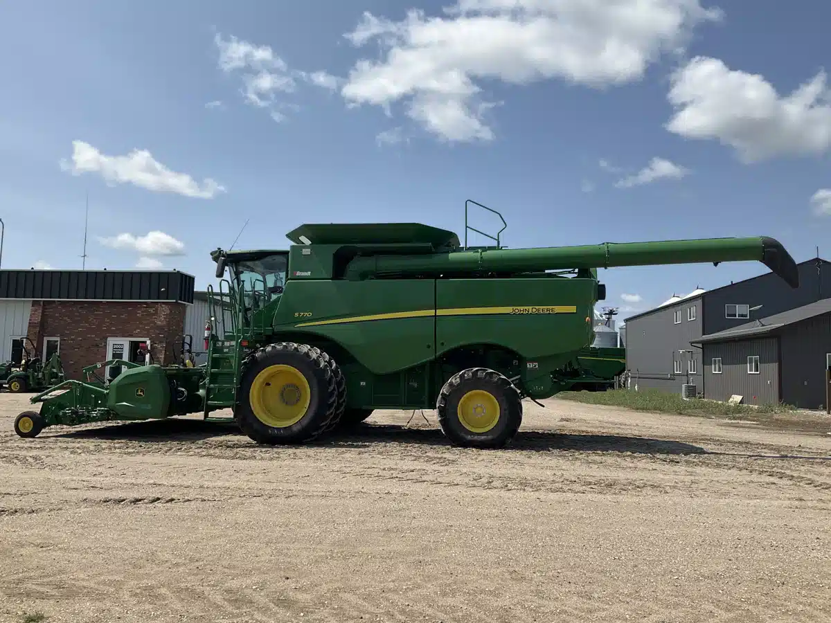 Gallery image 2 for Used 2021 John Deere S770 Combine
