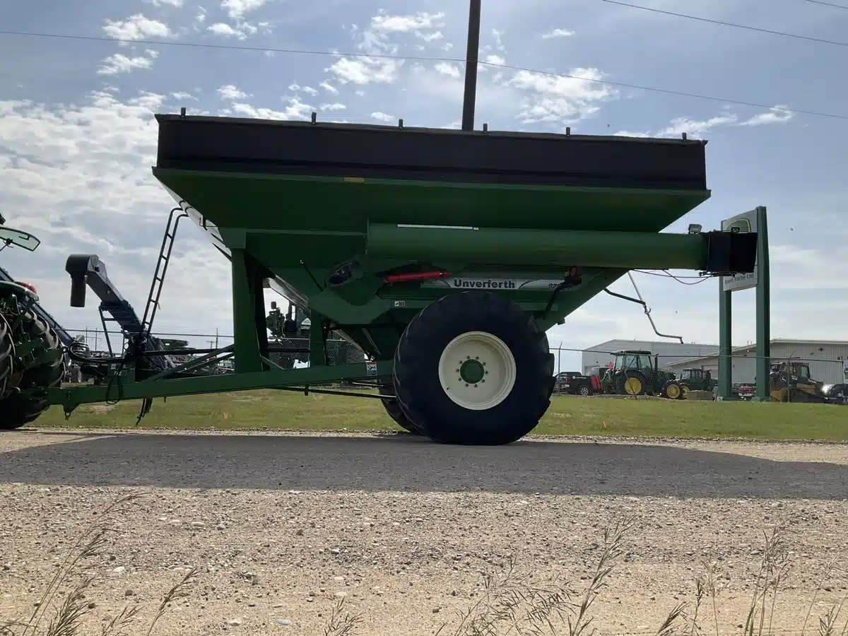 Gallery image 2 for Used 2011 Unverferth 9250 Grain Cart