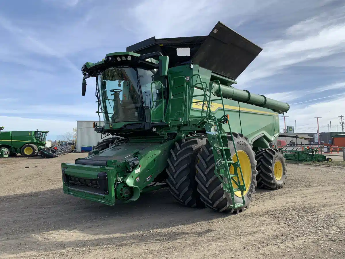 Gallery image 2 for Used 2023 John Deere X9 1100 Combine