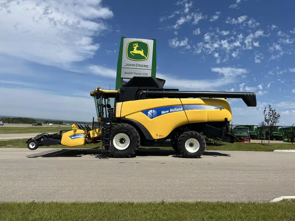 Gallery image 2 for Used 2009 New Holland CX8080 Combine