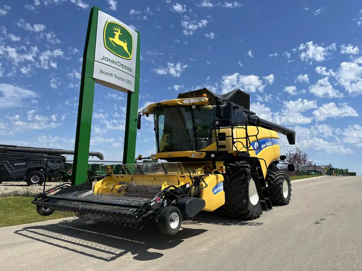 Gallery image 1 for Used 2009 New Holland CX8080 Combine