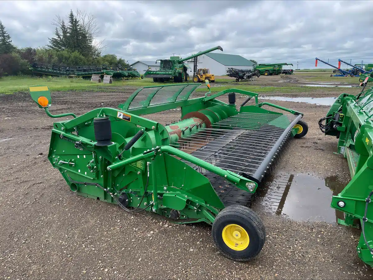 Gallery image 2 for Used 2015 John Deere 615P Header - Draper