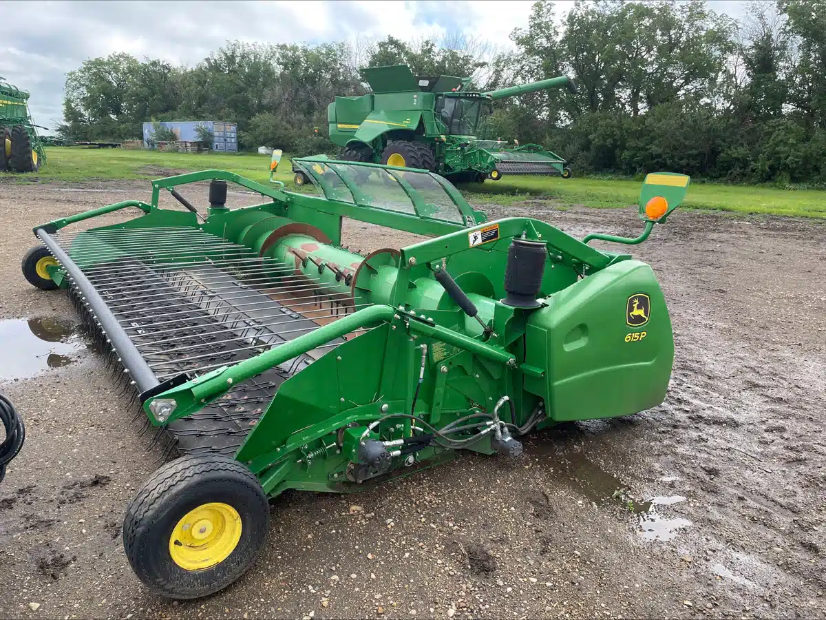 Gallery image 1 for Used 2015 John Deere 615P Header - Draper