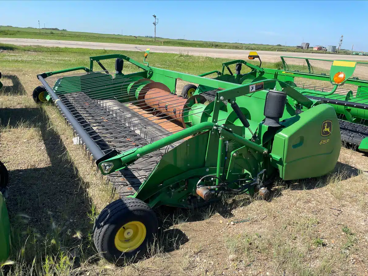 Gallery image 1 for Used 2014 John Deere 615P Header - Draper