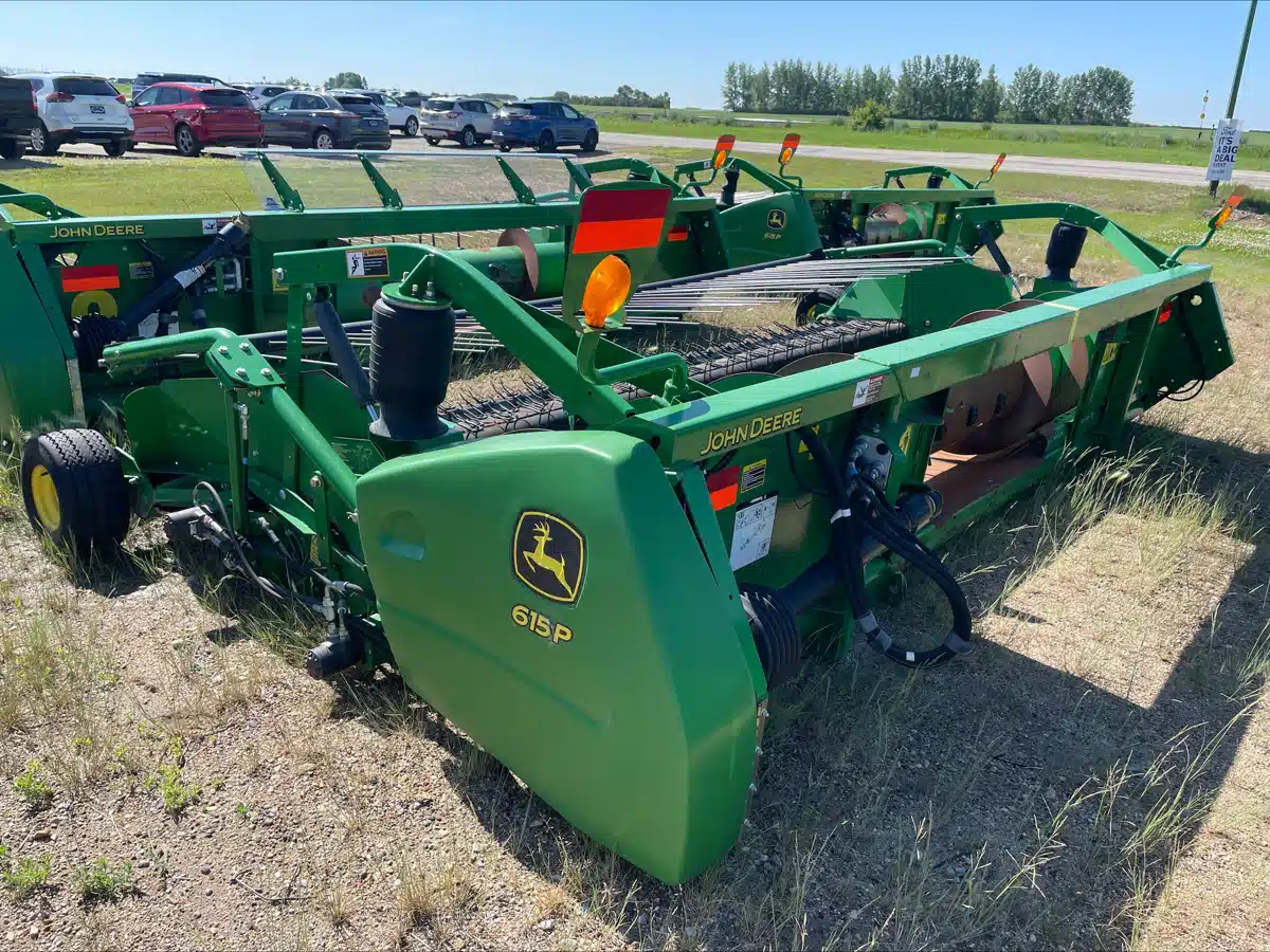 Gallery image 2 for Used 2014 John Deere 615P Header - Draper