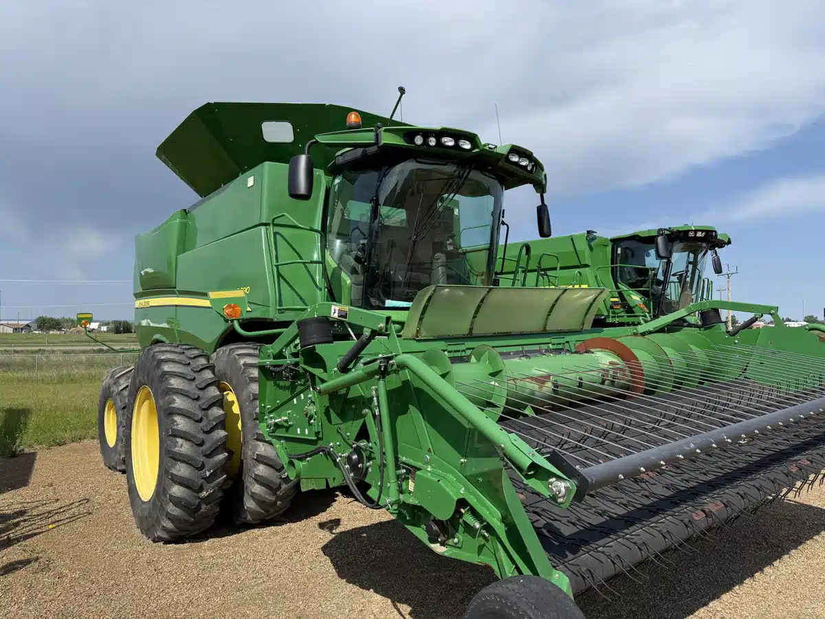 Gallery image 2 for Used 2013 John Deere S690 Combine