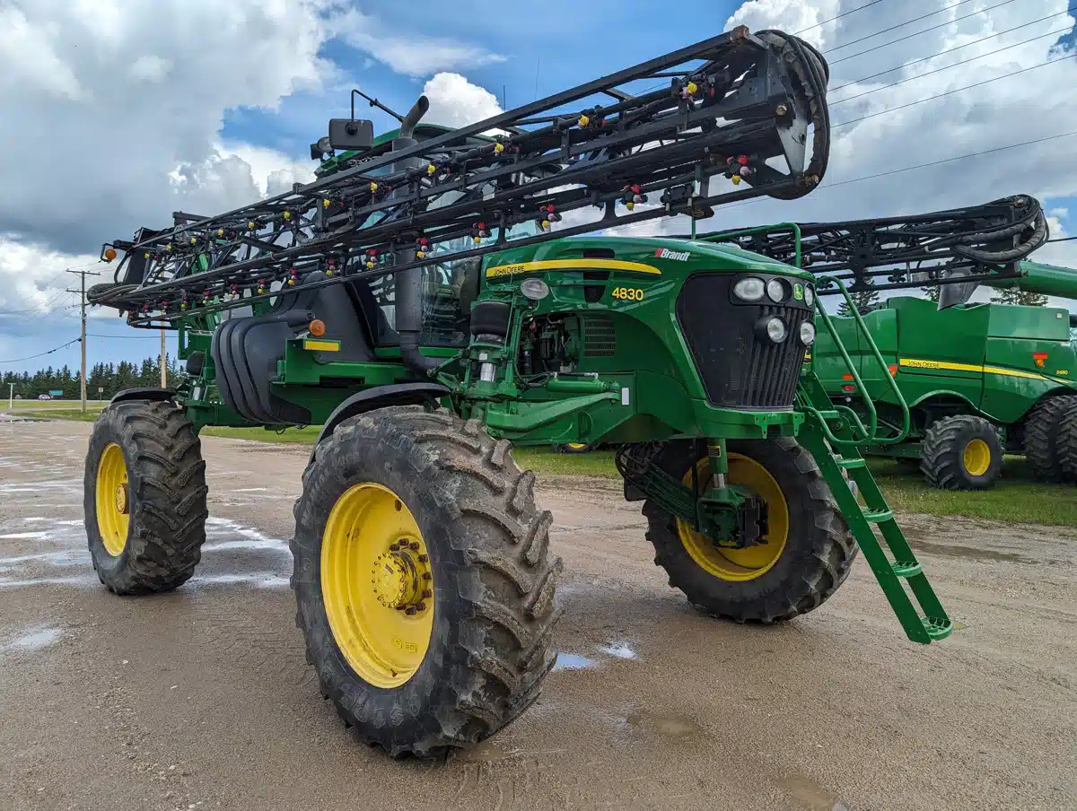 Gallery image 2 for Used 2013 John Deere 4830 Sprayer - Self Propelled