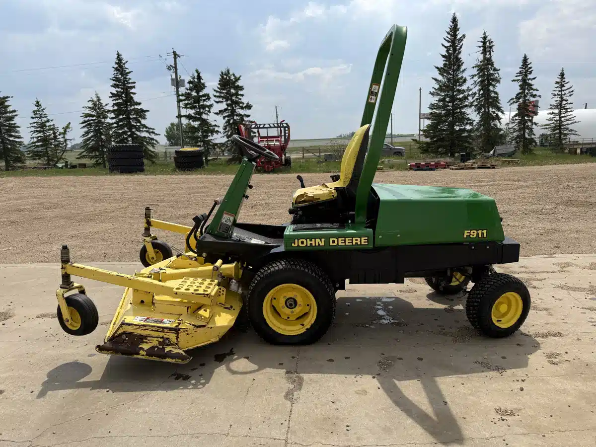 Gallery image 1 for Used 2000 John Deere F911 Mower - Front Deck