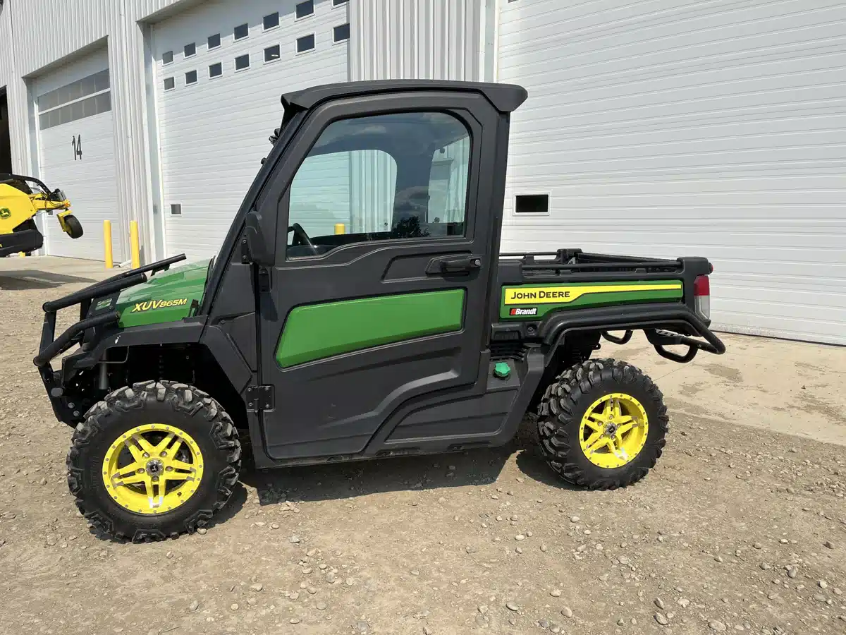 Gallery image 2 for 2023 John Deere XUV 865M Utility Vehicle
