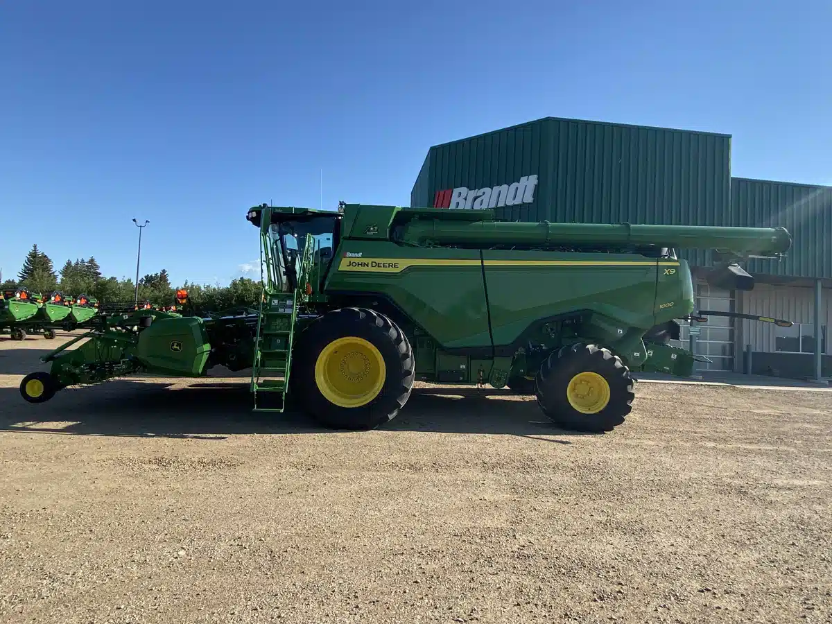 Gallery image 2 for Used 2022 John Deere X9 1000 Combine