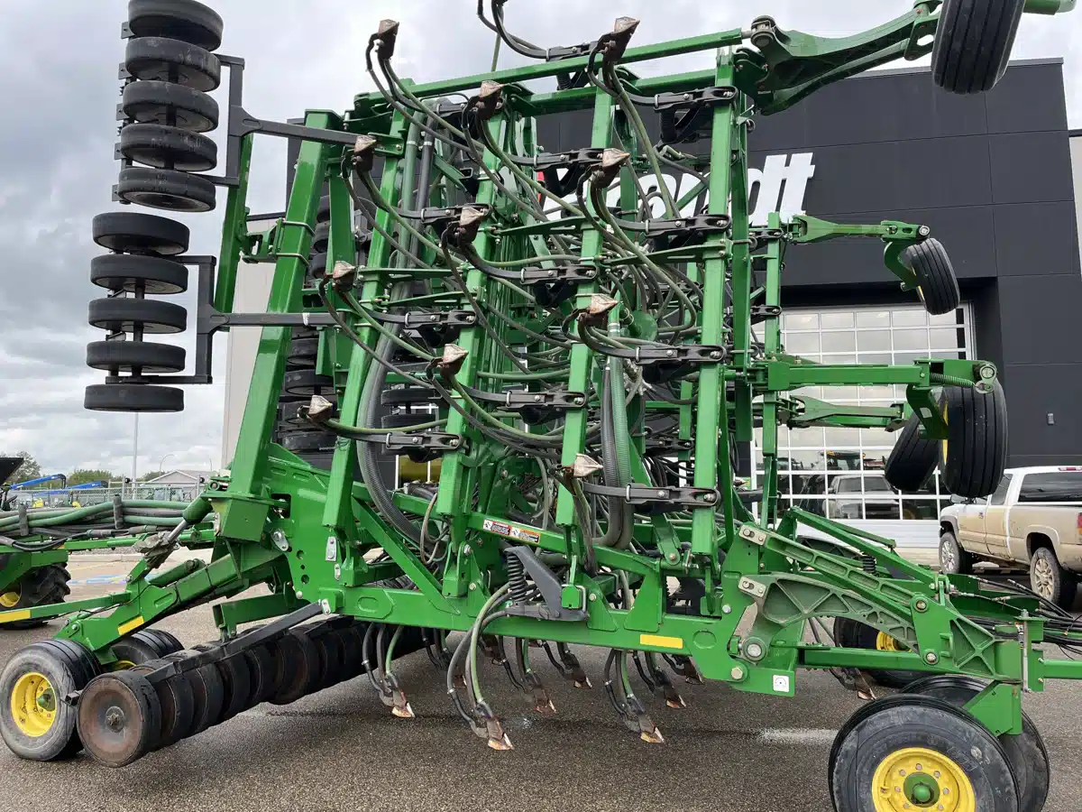 Gallery image 2 for Used 2008 John Deere 1830 Air Drill