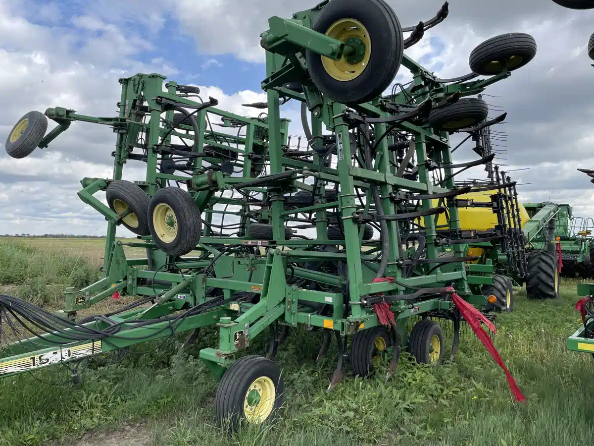 Gallery image 1 for Used 1997 John Deere 1810 Air Drill