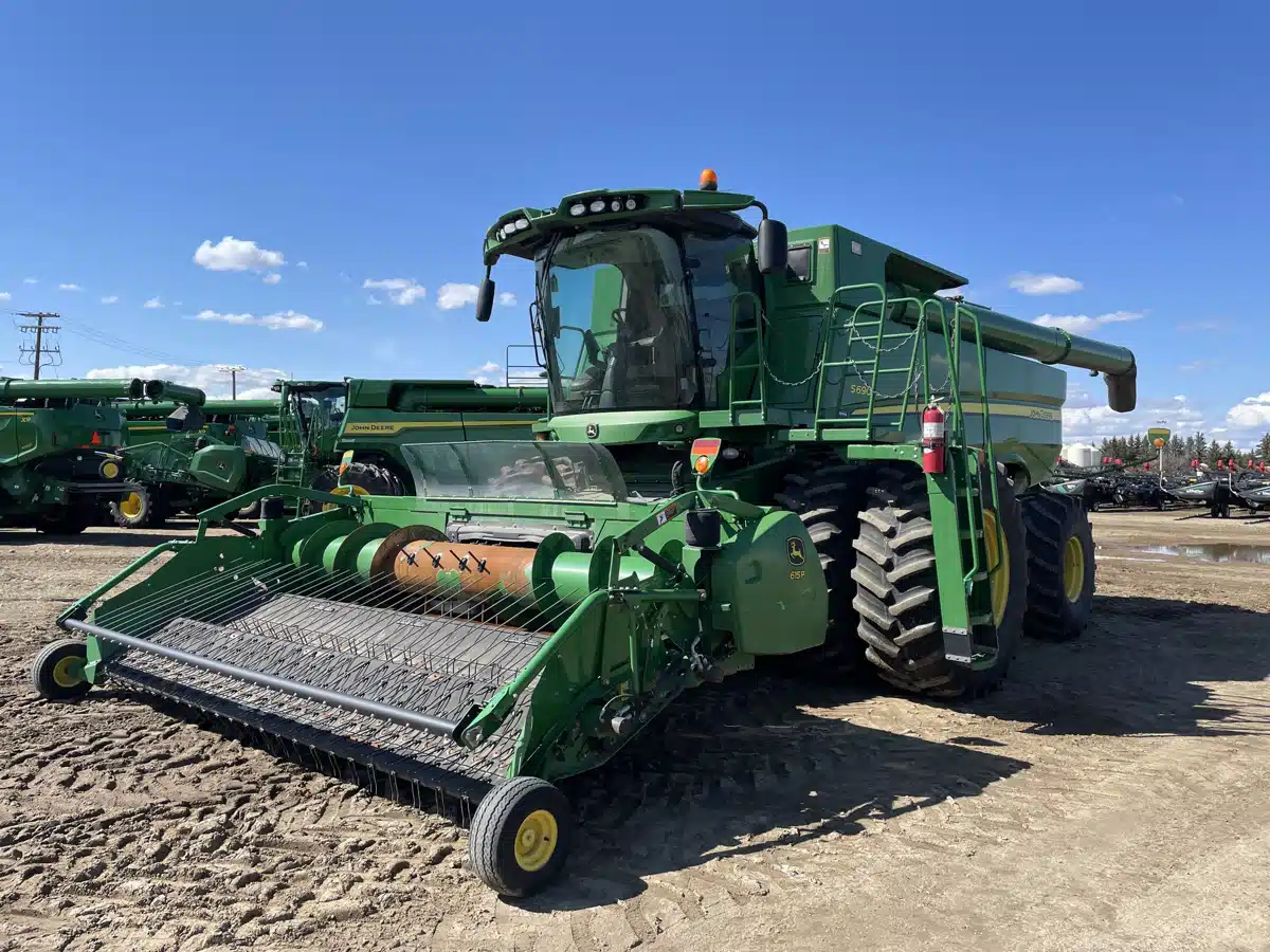 Gallery image 1 for Used 2013 John Deere S690 Combine