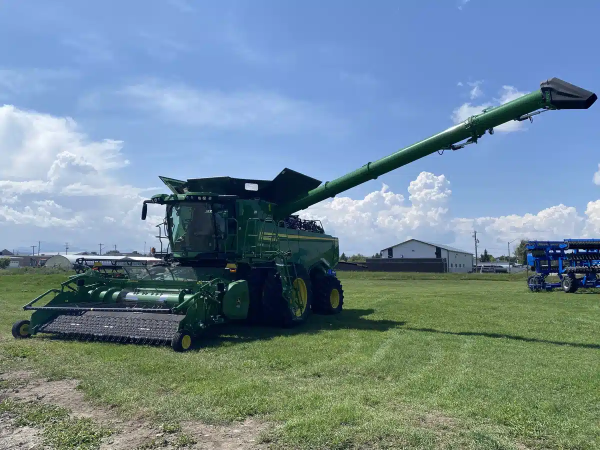 Gallery image 2 for 2022 John Deere X9 1000 Combine