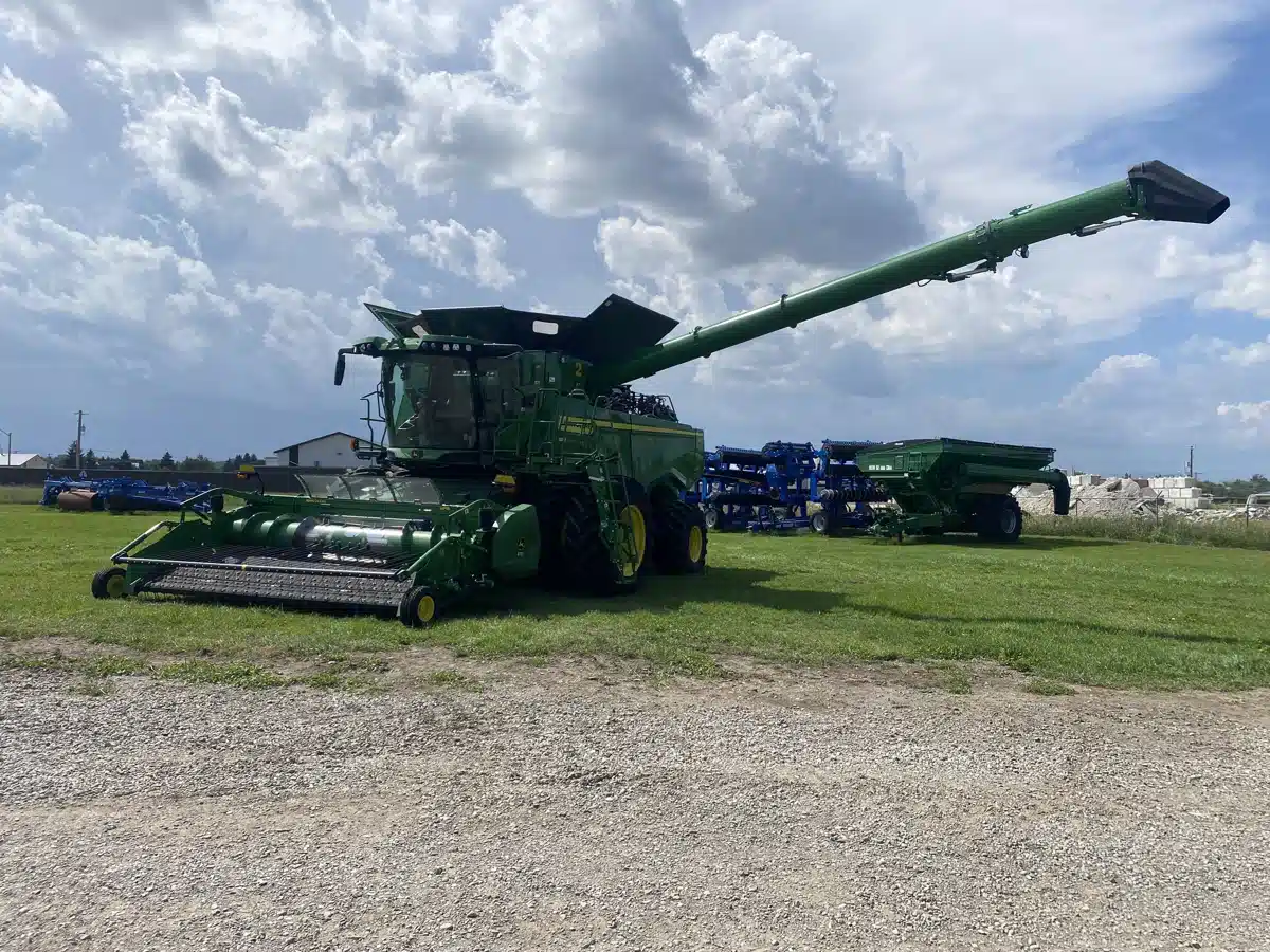 Gallery image 2 for 2022 John Deere X9 1000 Combine