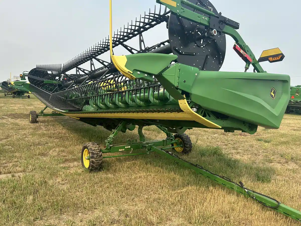Gallery image 1 for Used 2023 John Deere HD45R Header - Draper