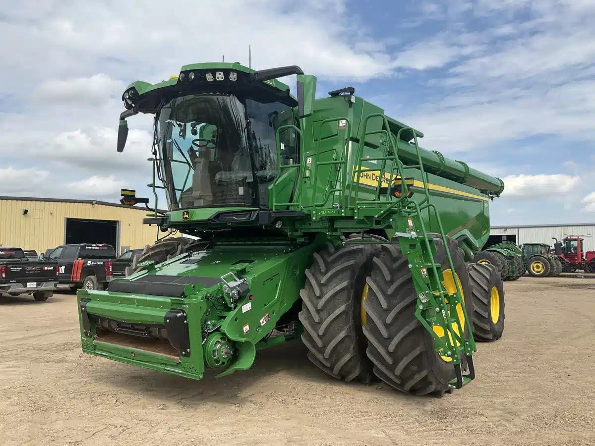 Gallery image 1 for Used 2022 John Deere X9 1000 Combine
