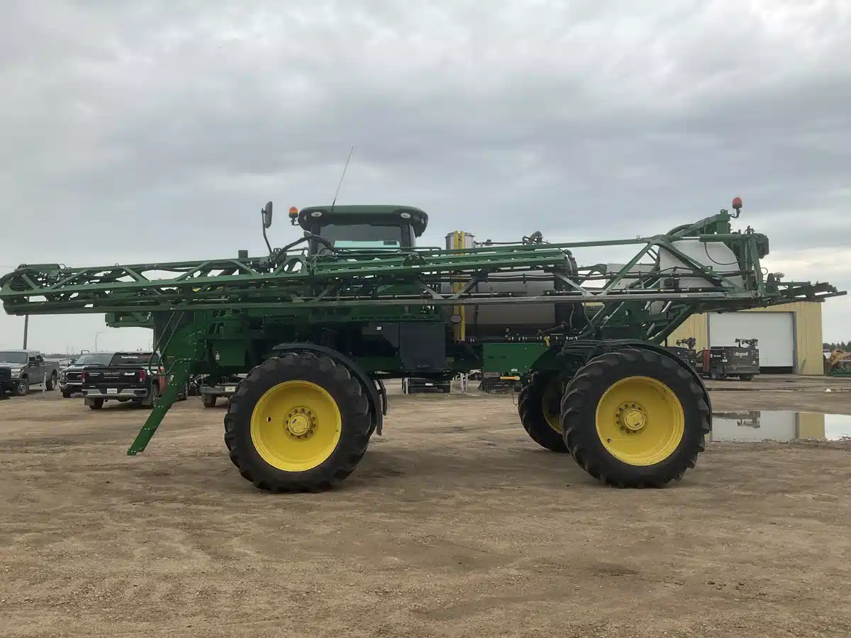 Gallery image 2 for Used 2017 John Deere R4038 Sprayer - Self Propelled