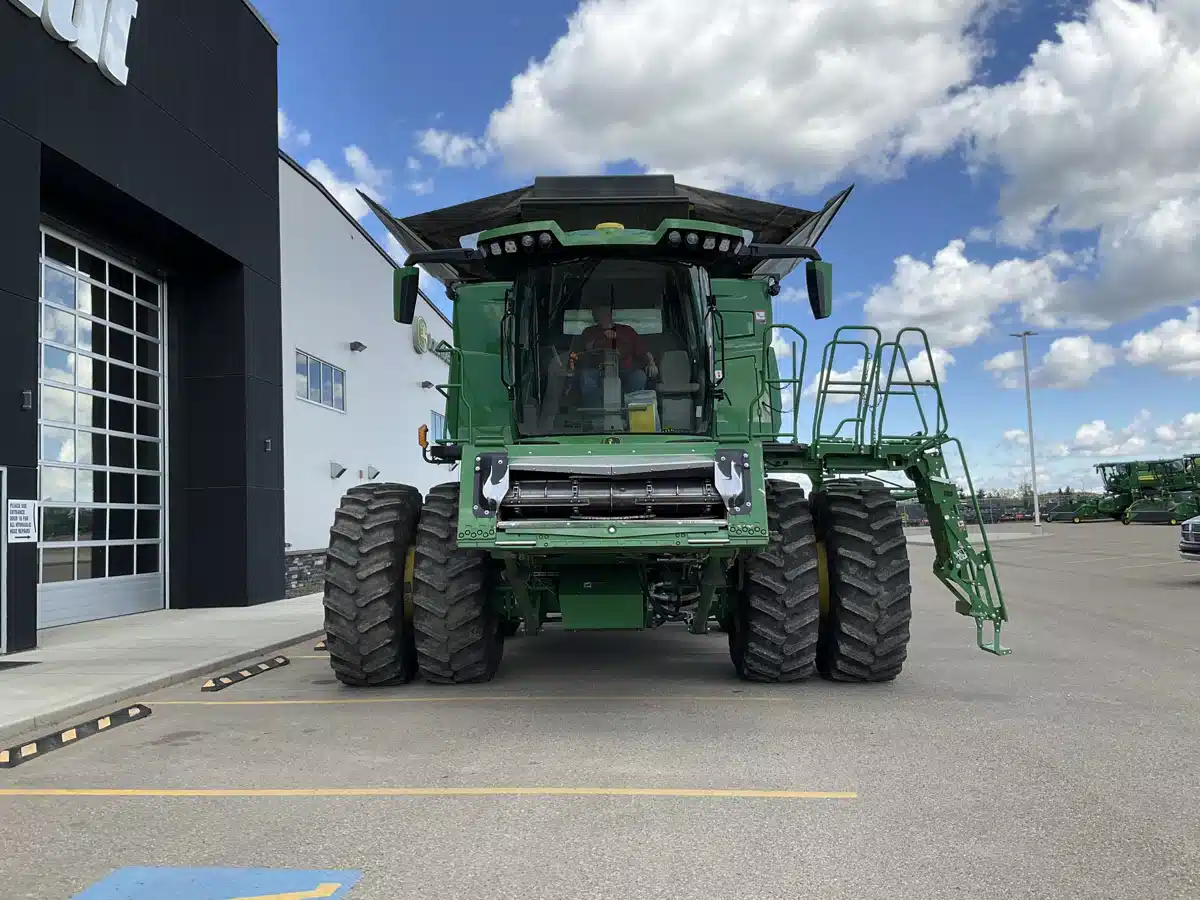 Gallery image 2 for Used 2022 John Deere X9 1100 Combine