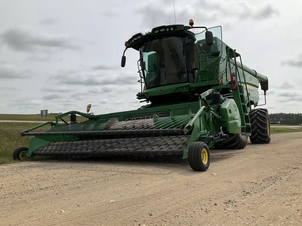Gallery image 2 for Used 2012 John Deere S680 Combine