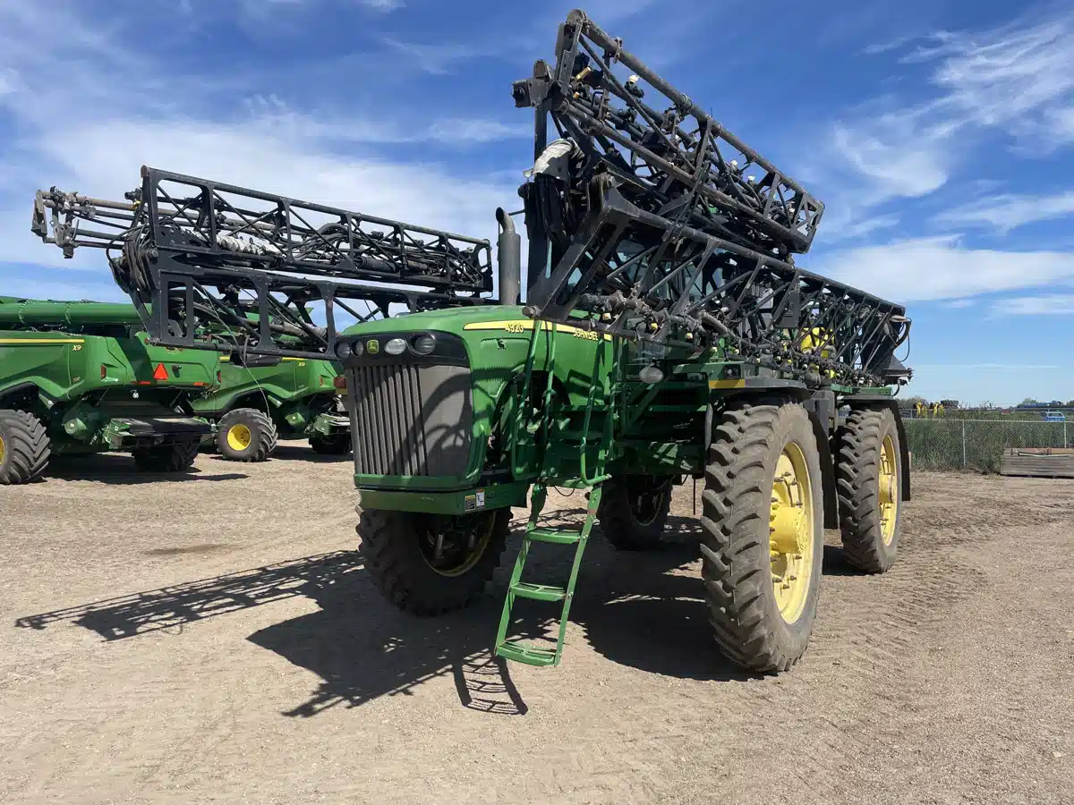 Gallery image 1 for Used 2006 John Deere 4920 Sprayer - Self Propelled