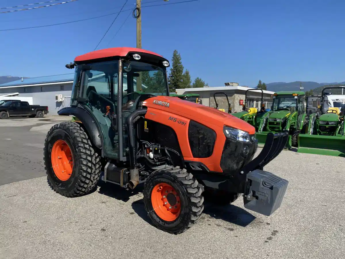 Gallery image 2 for Used 2019 Kubota M5-091 Tractor
