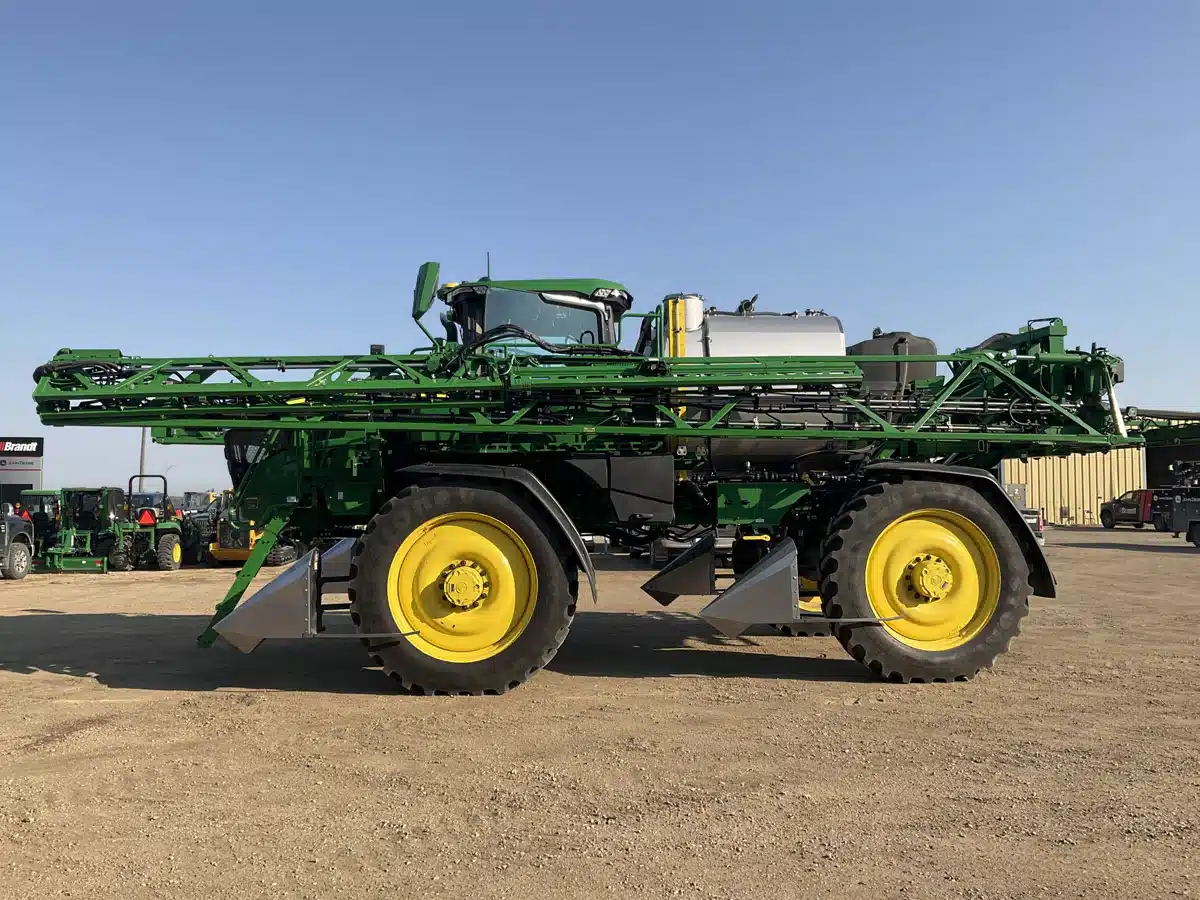 Gallery image 2 for Used 2022 John Deere 616R Sprayer - Self Propelled