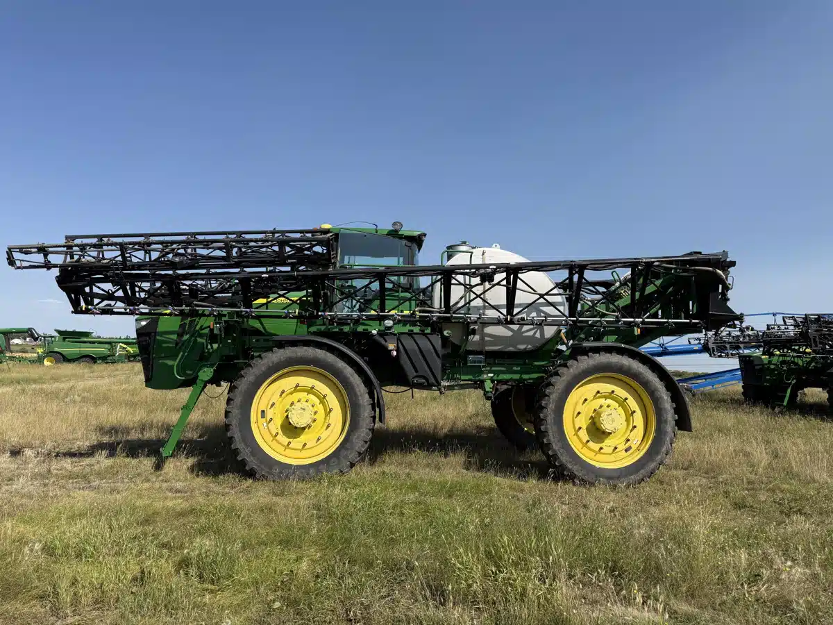 Gallery image 2 for Used 2013 John Deere 4940 Sprayer - Self Propelled