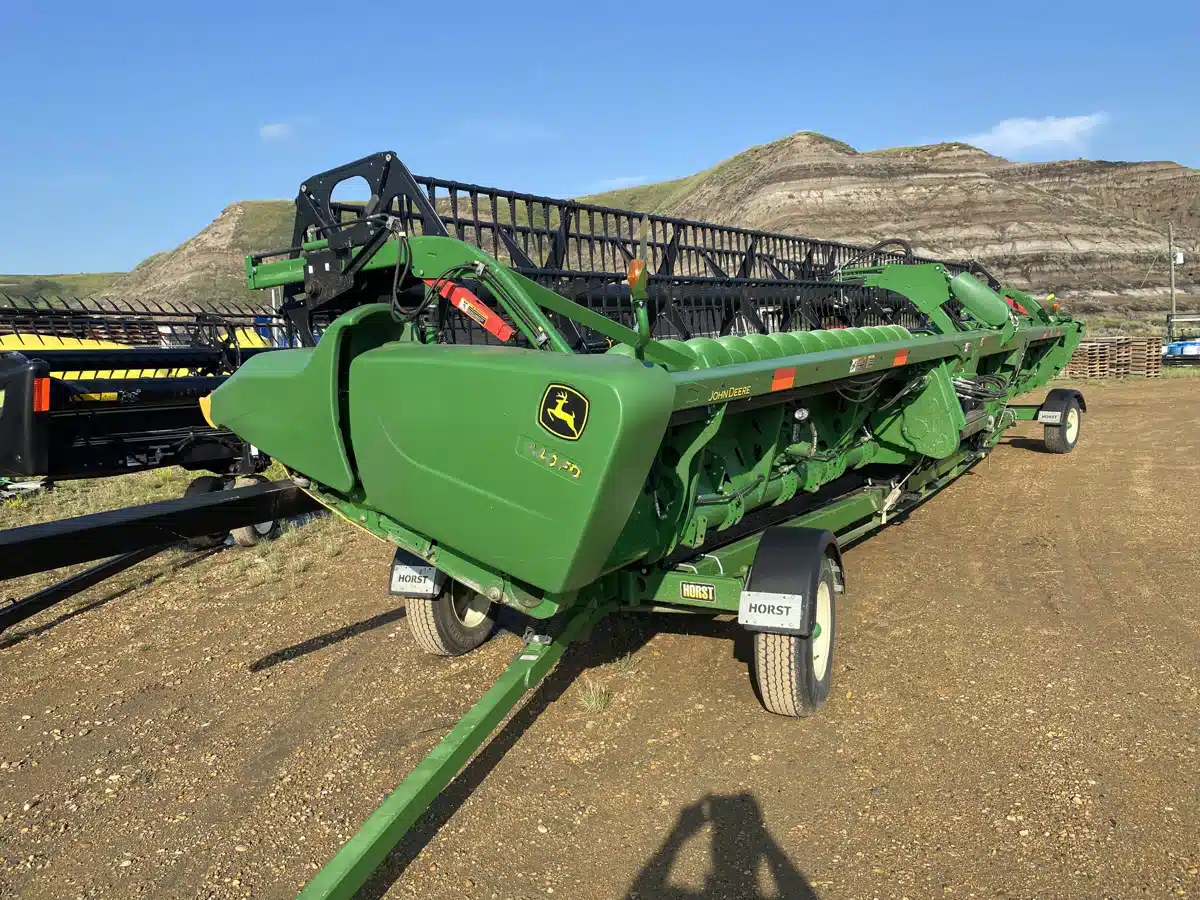 Gallery image 2 for Used 2017 John Deere 640FD Header - Draper