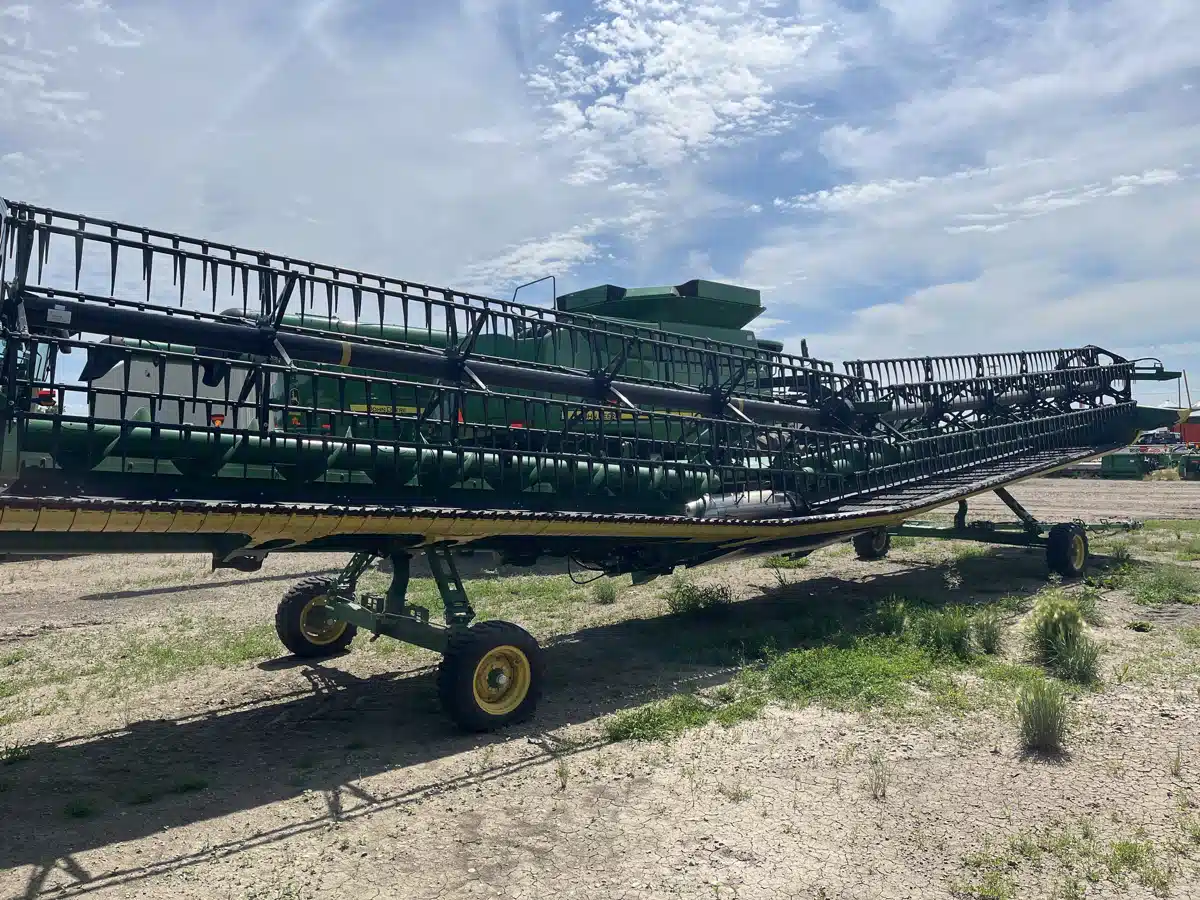 Gallery image 2 for Used 2022 John Deere HD45R Header - Draper
