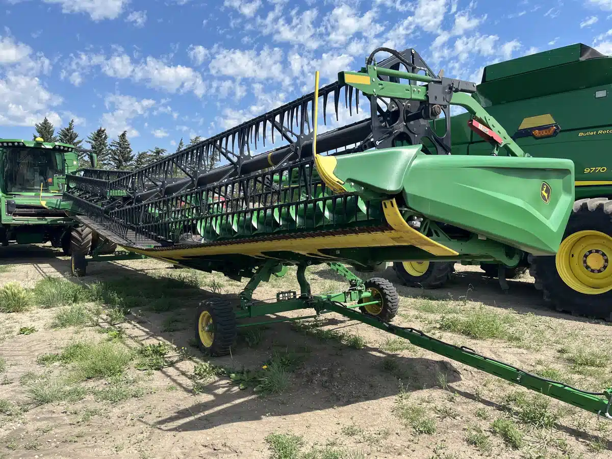 Gallery image 1 for Used 2022 John Deere HD45R Header - Draper