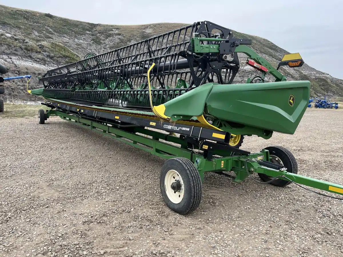 Gallery image 1 for Used 2021 John Deere HD40R Header - Draper