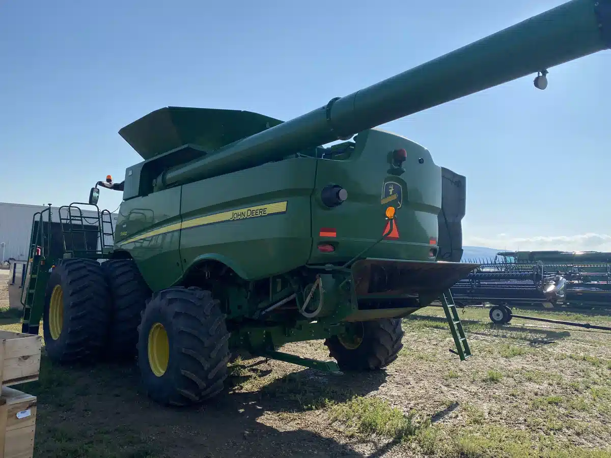 Gallery image 2 for Used 2013 John Deere S680 Combine