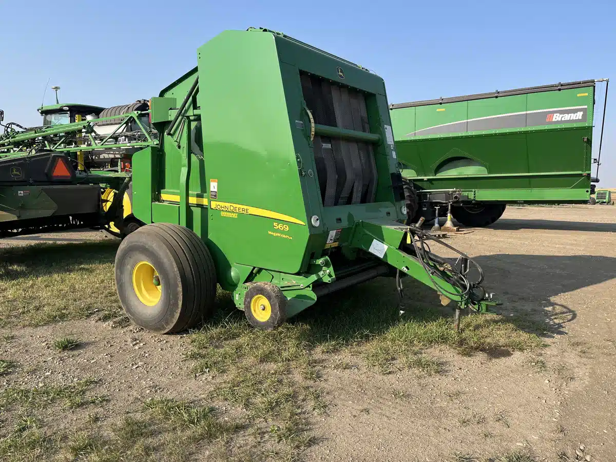 Gallery image 2 for Used 2016 John Deere 569 Round Baler