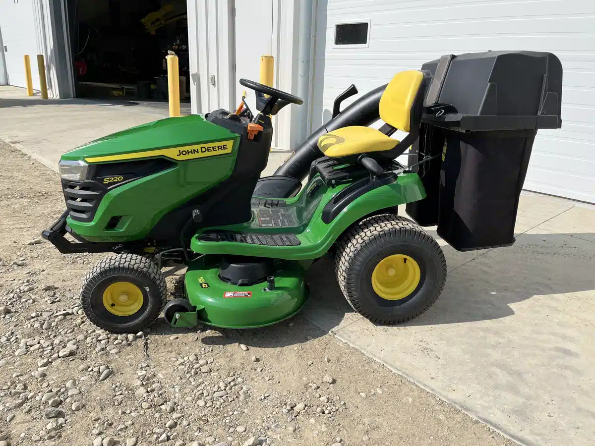 Gallery image 2 for Used 2023 John Deere S220 Lawn Tractor
