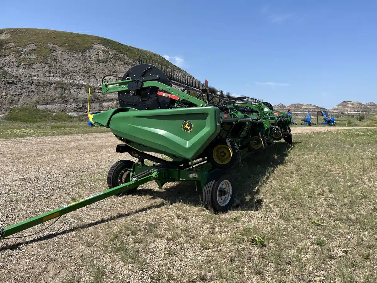 Gallery image 2 for Used 2023 John Deere HD50R Header - Draper