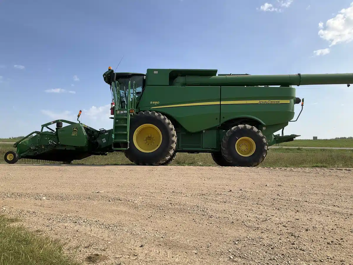 Gallery image 2 for Used 2012 John Deere S680 Combine