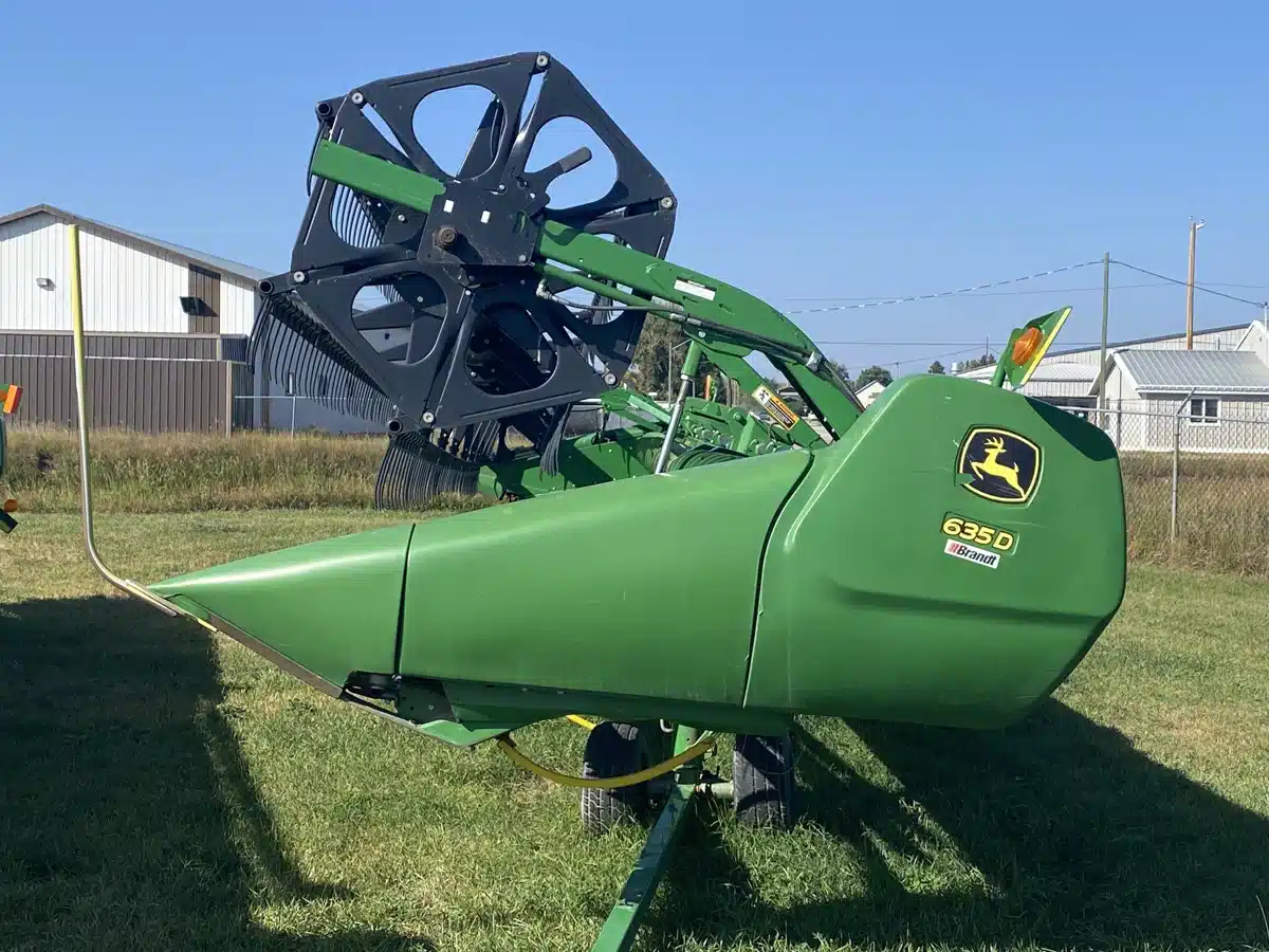 Gallery image 2 for Used 2014 John Deere 635D Header - Draper
