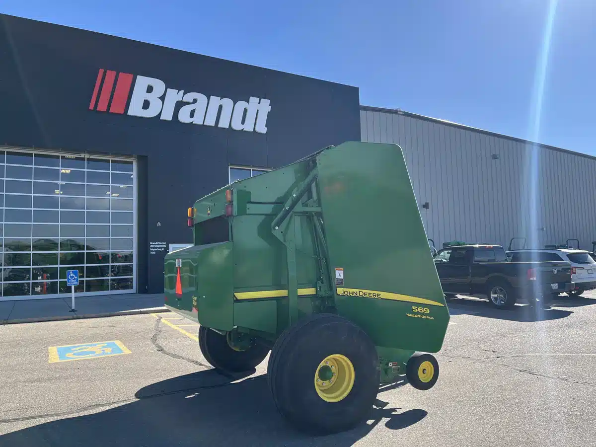 Gallery image 2 for Used 2015 John Deere 569 Round Baler
