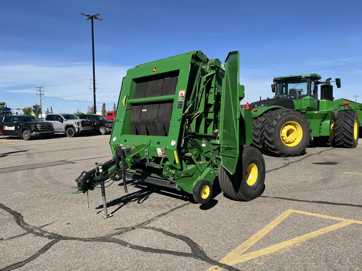 Gallery image 1 for Used 2015 John Deere 569 Round Baler