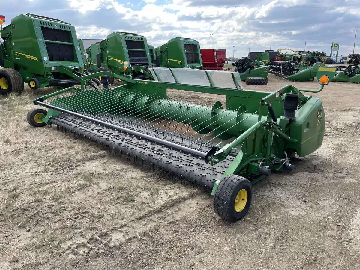 Gallery image 1 for Used 2017 John Deere 615P Header - Draper