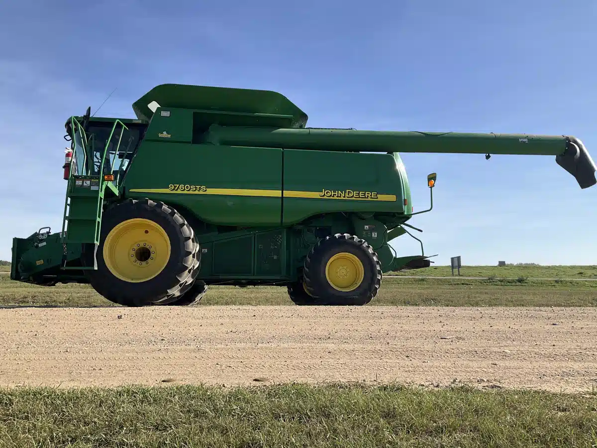 Gallery image 2 for Used 2004 John Deere 9760 STS Combine