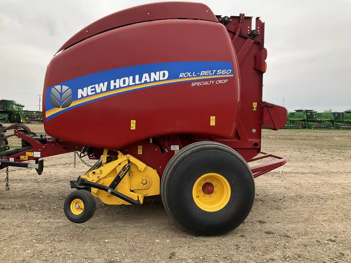 Gallery image 2 for Used 2018 New Holland ROLL-BELT 560 Round Baler