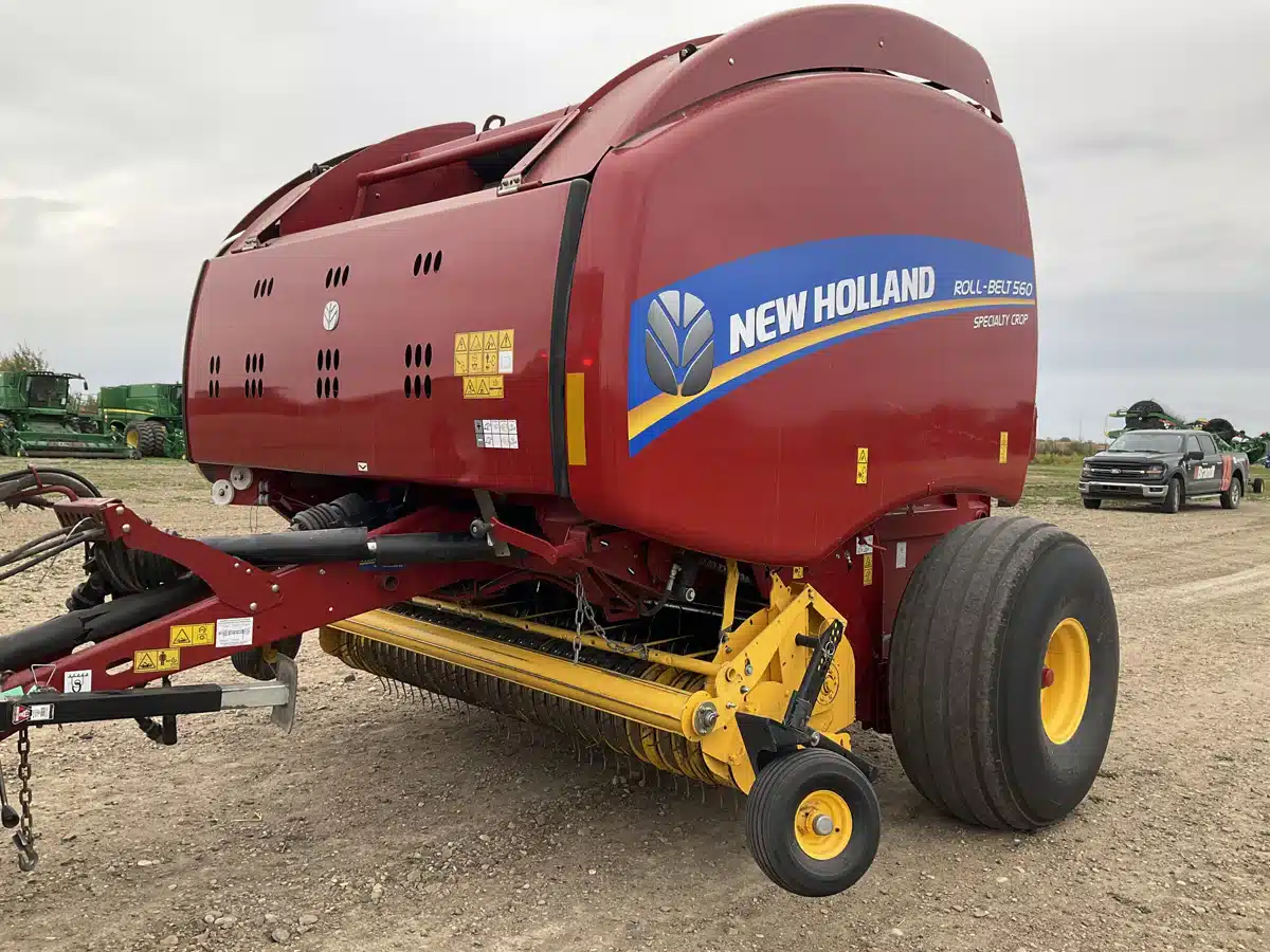Gallery image 1 for Used 2018 New Holland ROLL-BELT 560 Round Baler
